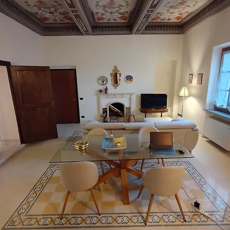 Tuscanflat Castle Daire
