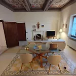 Tuscanflat Castle 아파트